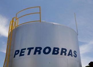 Petrobras reajusta preço da gasolina em 4% nas refinarias
