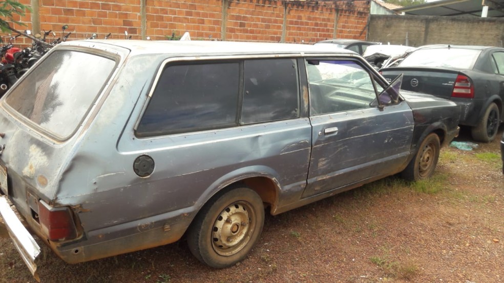 Os presos foram encontrados dentro de um carro — Foto: Divulgação/4ª CIPM