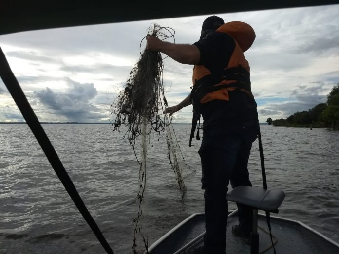 Naturatins apreende mais de 7 mil metros de redes e outros materiais de pesca predatória no Lago da UHE Luís Eduardo Magalhães