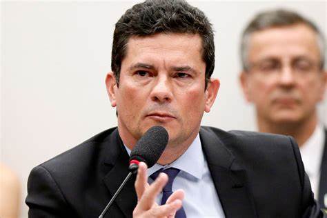 Moro diz a Bolsonaro que sai se diretor-geral da Polícia Federal for demitido