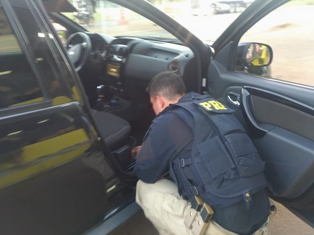 Carro clonado é apreendido pela PRF durante fiscalização na BR-226
