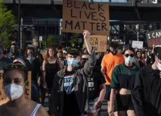 Morte de George Floyd: Onda de protestos em massa desafia toques de recolher em dezenas de cidades nos EUA