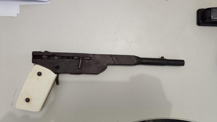 Homem é preso pela Polícia Civil por posse ilegal de arma de fogo no interior do Estado