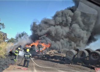 Bombeiros militares contêm incêndio em caminhão no município de Fátima