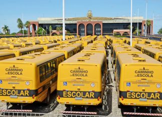 Governador Carlesse autoriza transporte escolar urbano gratuito nas 3 maiores cidades do Tocantins