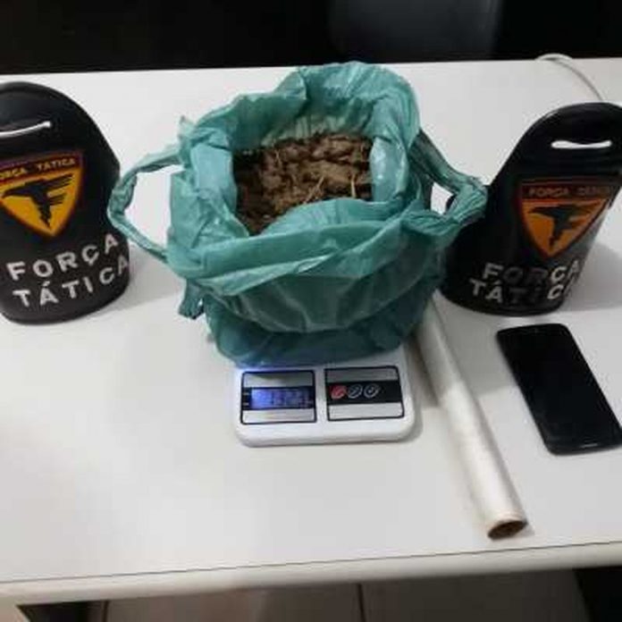 Jovem é presa após ser flagrada com sacola cheia de maconha na região sul de Palmas