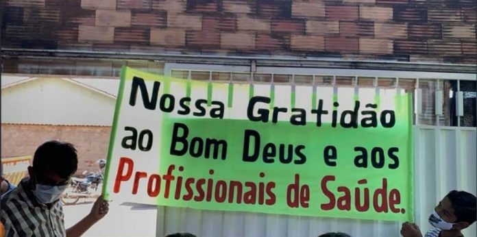 Paciente com Covid-19 recebe alta após dá luz no Hospital Geral de Palmas