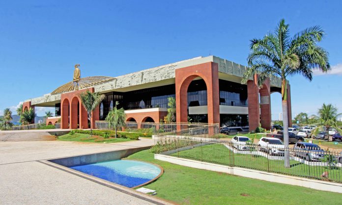 Governador Carlesse assina Medida Provisória que aprimora pagamentos de impostos com dação de imóveis urbanos e rurais