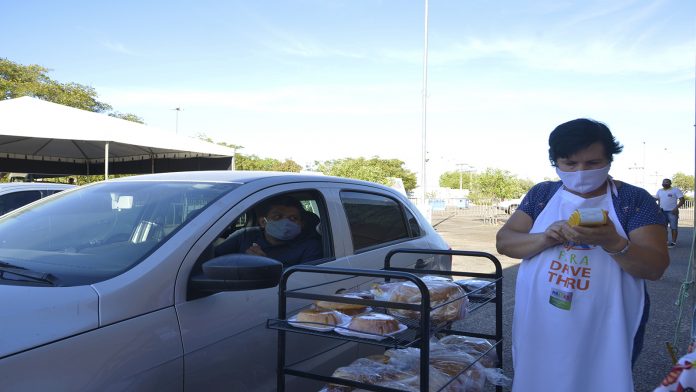 Feira da 304 Sul inicia comercialização de produtos na modalidade drive-thru