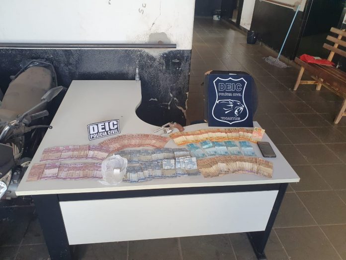 Polícia Civil fecha ponto de venda de drogas e prende traficante em Guaraí