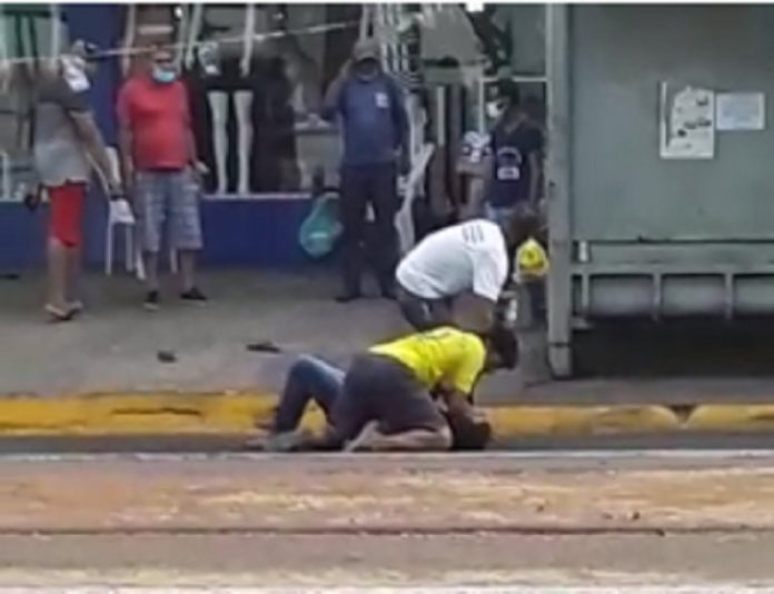 Homem morre após levar facada no peito durante discussão por causa da venda de passes de coletivo