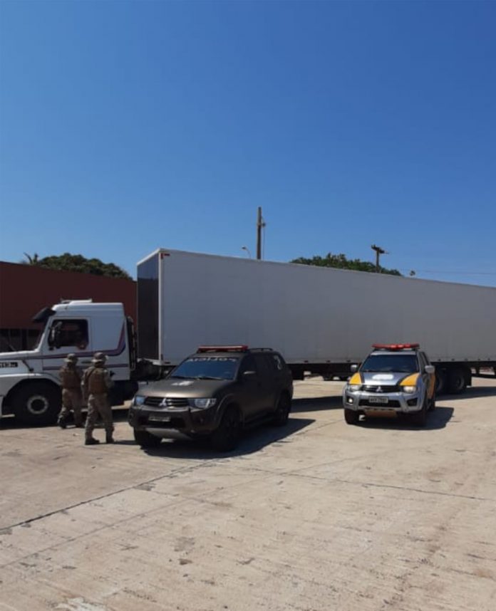 Polícia Militar apreende semirreboque com sinais de adulteração no Posto Fiscal de Talismã