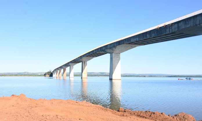 Governador Carlesse assina com BRB contrato de financiamento de R$ 149 milhões para nova ponte de Porto Nacional