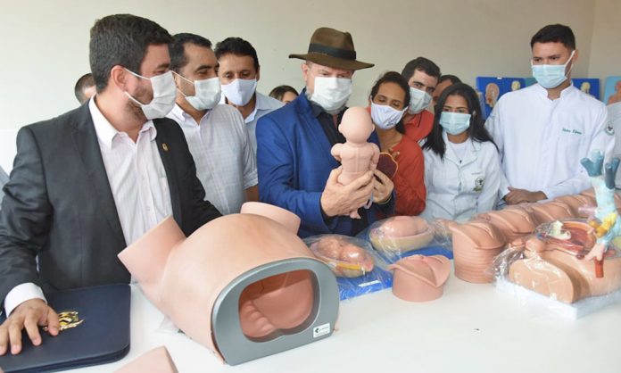 Governador Mauro Carlesse confirma vestibular para o Curso de Medicina em Augustinópolis