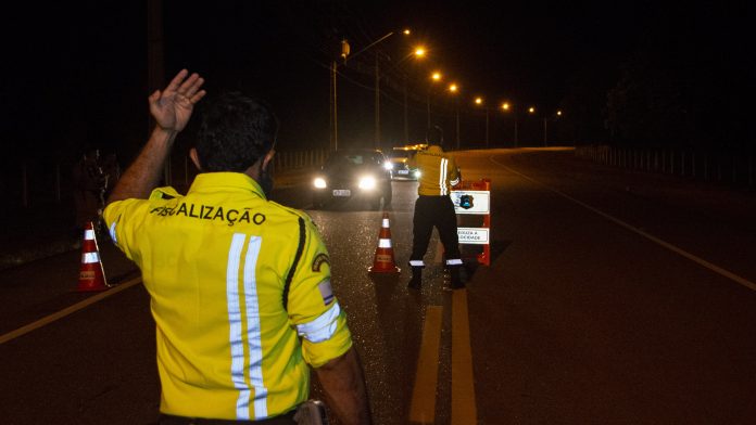 Motoristas por aplicativos dizem que taxas cobradas pela prefeitura podem inviabilizar serviços em Palmas