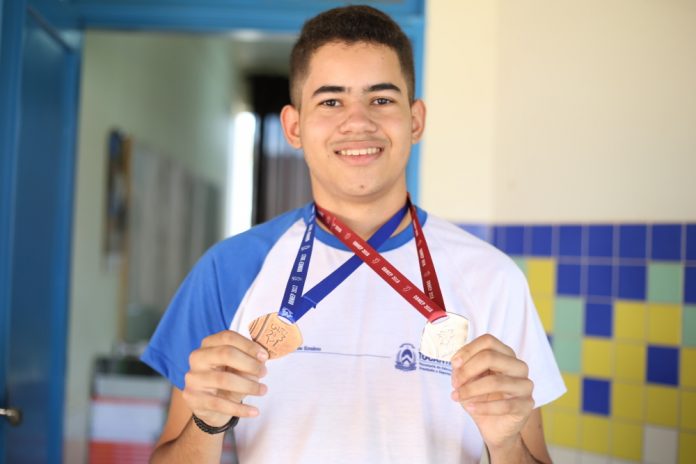 Medalhista de Matemática da rede estadual é aprovado em 1º lugar em curso de engenharia da UFT