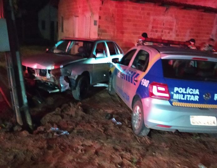 Suspeito de roubar carro é baleado em trocar tiros com a polícia durante perseguição