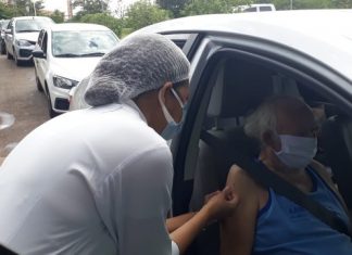 Idosos com mais de 80 anos começam a ser vacinados contra a Covid-19 em Palmas