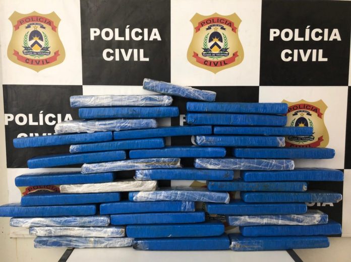 OperaC3A7C3A3o-TisC3ADfone-da-DivisC3A3o-de-NarcC3B3ticos-da-PolC3ADcia-Civil-e-do-GAECO-apreende-50-quilos-de-maconha-em-Gurupi-e-prende-um-homem