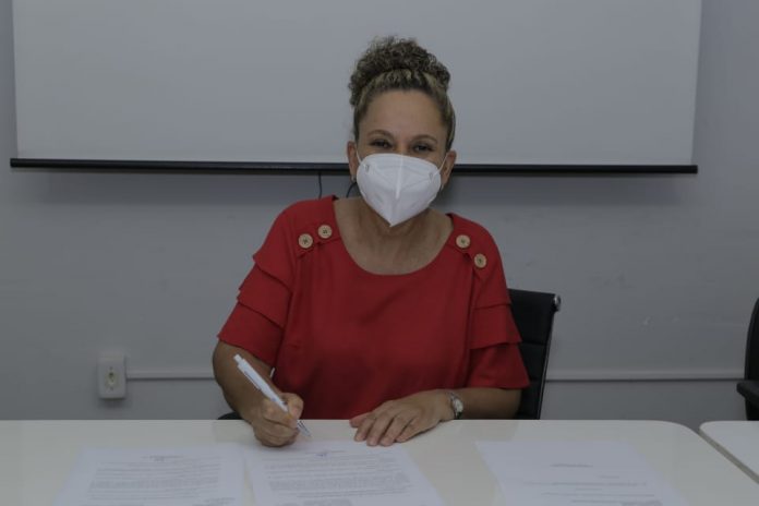Prefeita de Gurupi sanciona Lei que ratifica Protocolo de Intenções para compra de vacinas
