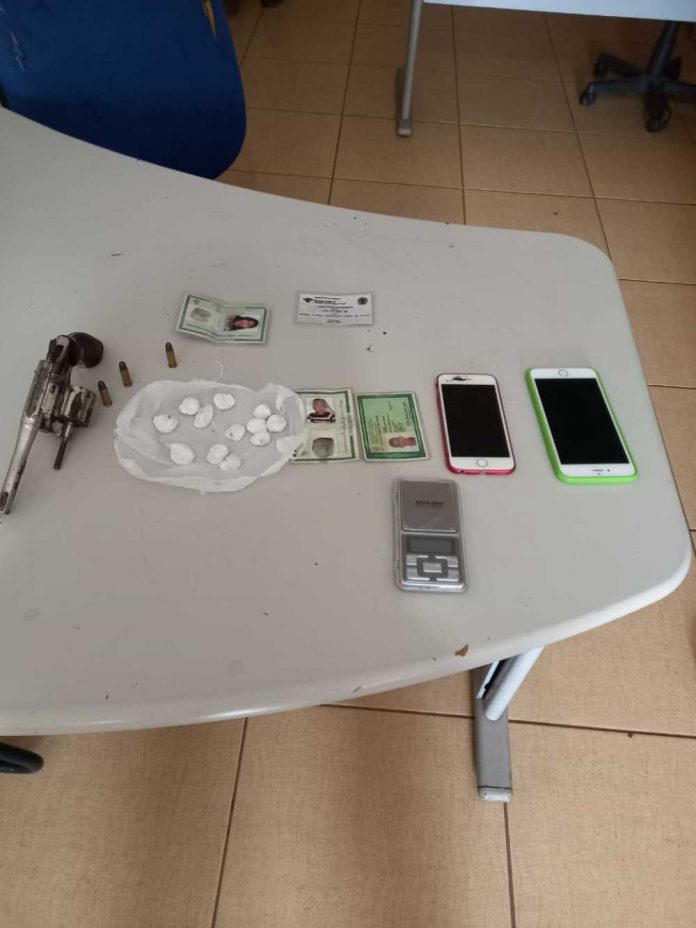PM prende quatro pessoas e apreende adolescente, em Palmeirópolis, por tráfico de drogas