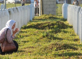 Tribunal internacional condena 2 ex-diretores do serviço de espionagem sérvio por crimes de guerra