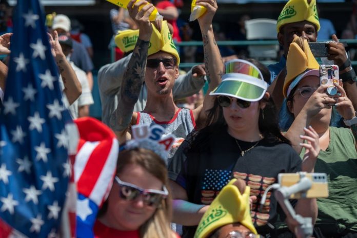 Norte-americanos celebram o 4 de Julho após cancelamentos em 2020 por pandemia