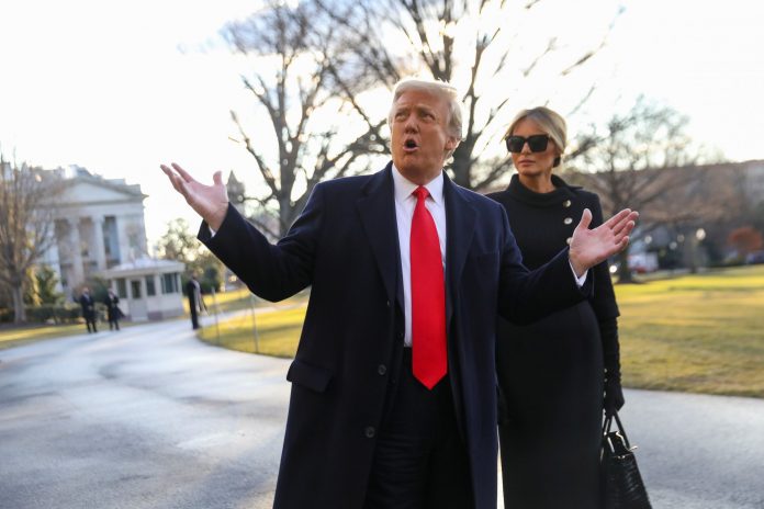 Donald Trump diz que irá processar Facebook, Twitter e Google
