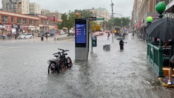 Nova York sofre com inundações com aproximação da tempestade Elsa