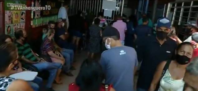 Postos de vacinação contra o coronavírus em Gurupi registram aglomeração e desorganização