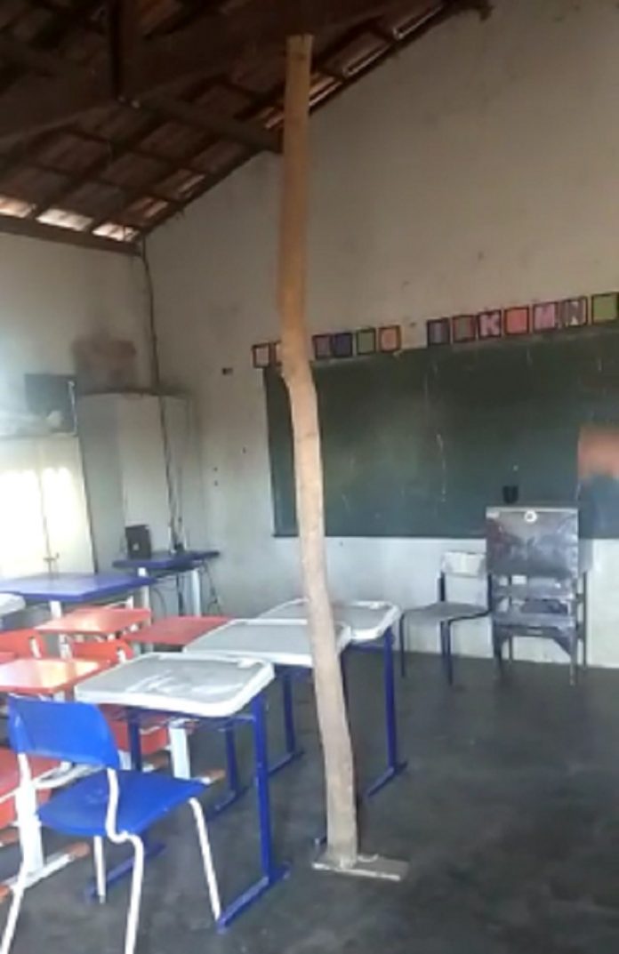 Indígenas retém caminhonete do Estado para cobrar reforma de escola com risco de desabamento em aldeia