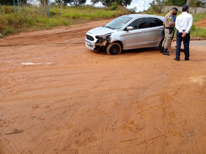 Motociclista morre após escorregar em areia e bater de frente com carro em Araguaína