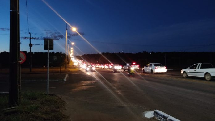 Acidente em cima de ponte causa congestionamento na região sul de Palmas