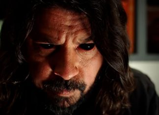 Dave Grohl mata colegas do Foo Fighters em trailer do filme de terror ‘Studio 666’; veja