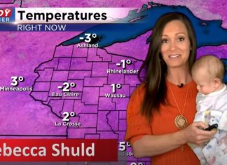 Meteorologista leva filha de 13 semanas para apresentar previsão do tempo e brinca que bebê está preparada para o frio