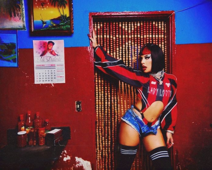 gloriagrooveladyleste