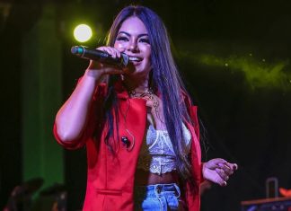 Cantora Paulinha Abelha, da Calcinha Preta, é transferida de hospital em Aracaju