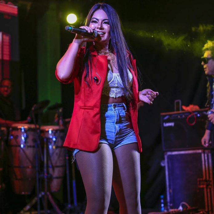 paulian-abelha-vocalista-da-calcinha-preta