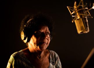 Alaíde Costa canta Céu, Emicida, João Bosco, Joyce Moreno e Junio Barreto no álbum ‘O que meus calos dizem sobre mim’