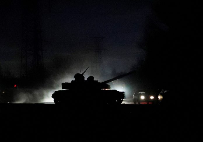 2022-02-22t105615z-1418469046-rc2nos9e3001-rtrmadp-3-ukraine-crisis-donetsk-tanks-scaled