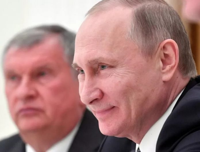 igor-sechin-a-esquerda-com-vladimir-putin-em-2017