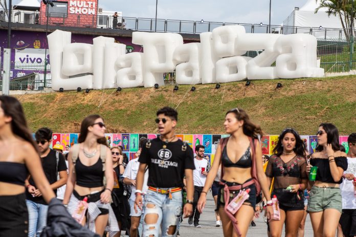 publico-lolla-q98a9933-