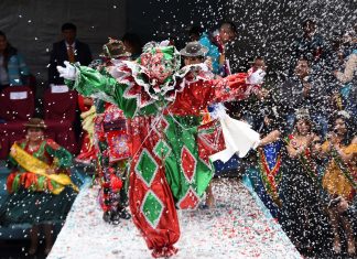 ‘Pepino’ volta à vida e marca início do carnaval na Bolívia