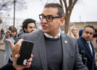 George Santos vai deixar comitês no Congresso dos EUA por questões éticas
