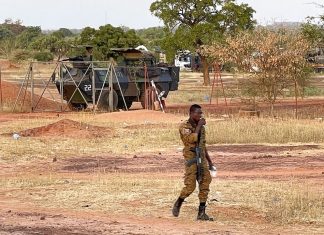 28 morrem em atentados em Burkina Faso; um terço do país está fora do controle do governo