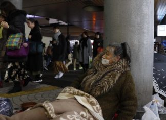 Vídeos com humilhações de sem-teto viralizam no Japão e preocupam ONGs