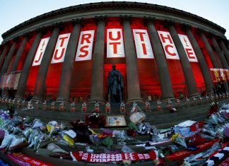 Polícia britânica pede desculpas por falhas em tragédia do estádio de Hillsborough, que ocorreu há 34 anos