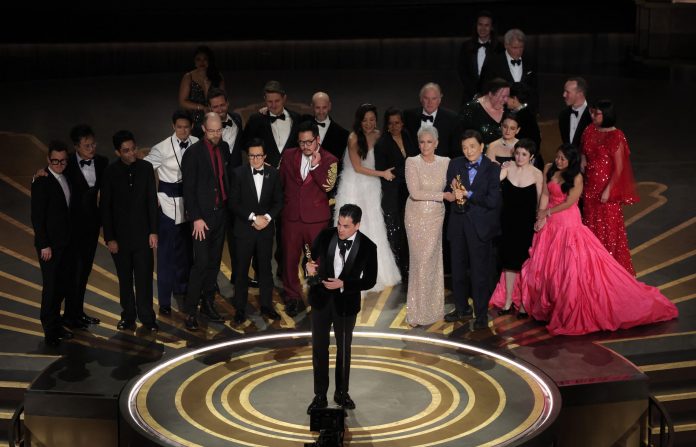 2023-03-13t033636z-617342913-hp1ej3d0a0xbv-rtrmadp-3-awards-oscars-scaled