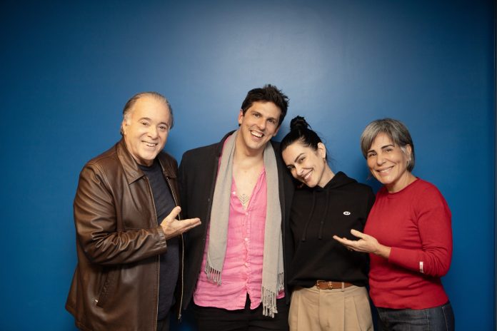 tony-ramos-rafael-infante-cleo-pires-e-gloria-pires-durante-a-leitura-de-roteiro-credito-eny-miranda-scaled