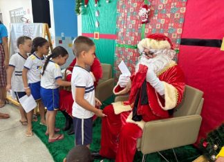 Cartinhas da campanha Papai Noel dos Correios estão disponíveis para adoção; veja onde e como ajudar